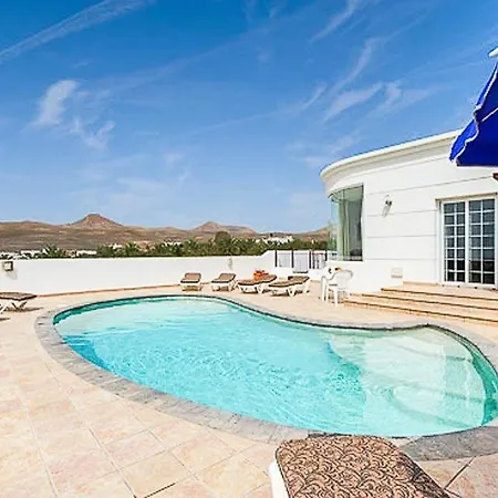 Sleeps 10 Pool Air Con Wifi *